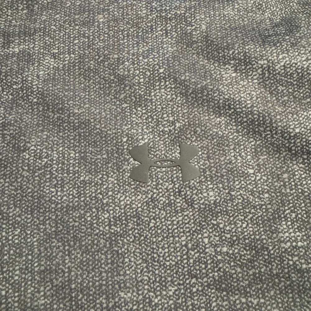 Under Armour 1/2 Half Zip Long Sleeve Gray Pullover Men's Size Medium‎